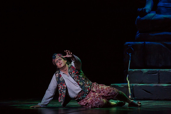 20150226_The_Pearl_Fisher_Act_39C7C3137