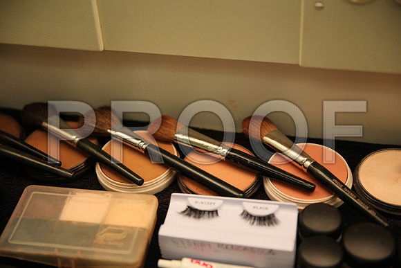 20150226_The_Pearl_Fisher_Backstage_Makeup_9C7C0387