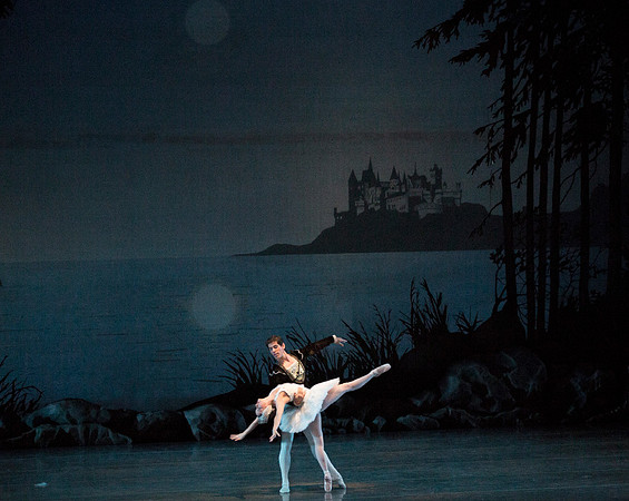 20151025_MCB_Swan_Lake_2Cast_Arsht_Crop_IMG_7768 2