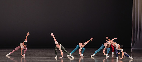 20170113_Glass_Pieces_Akhnaten_PR_MCB_Arsht_73A1024