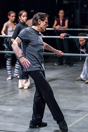 20091019_8000_DG_MCB_ZIff_Theatre_warm-up_10202011_AL1B9692_Keyworded