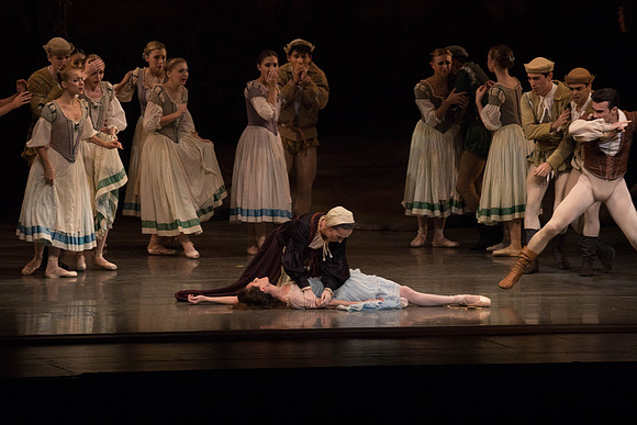 20161022_MCB_Giselle_Act1_2Cast_Tricia_Arsht_73A9348