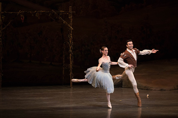 20161022_MCB_Giselle_Act1_2Cast_Tricia_Arsht_Arsht_73A5928