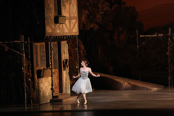20161020_MCB_Giselle_Act1_DRNN_Arsht_9C7C0131