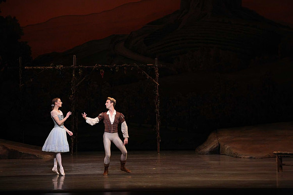 20161020_MCB_Giselle_Act1_DRNN_Arsht_9C7C0189