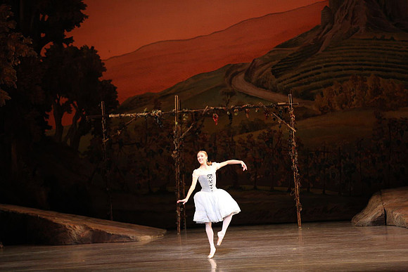 20161020_MCB_Giselle_Act1_DRNN_Arsht_9C7C0157