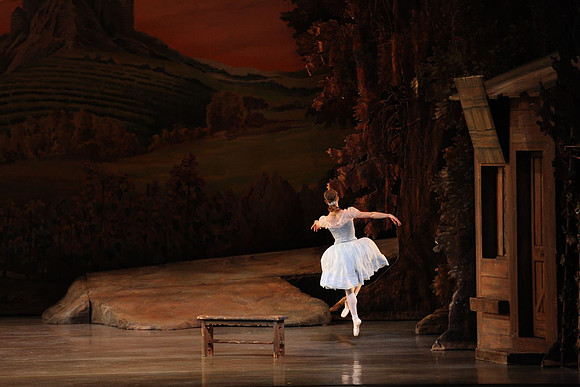 20161020_MCB_Giselle_Act1_DRNN_Arsht_9C7C0135