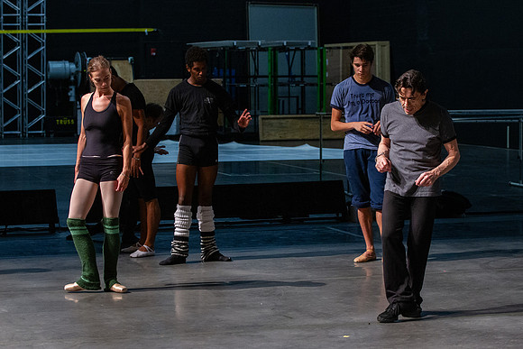 20091019_8000_DG_MCB_ZIff_Theatre_warm-up_10202011_AL1B0130_Keyworded