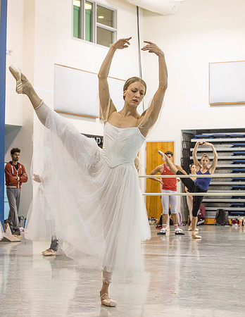 20161013_MCB_Giselle_Act1_Rehersal_Studio9C7C0050