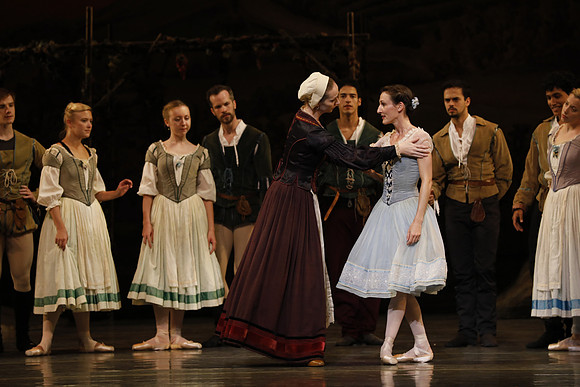 20161020_MCB_Giselle_2Cast_Act1_no Makeup_DRDA_Arsht_73A0114