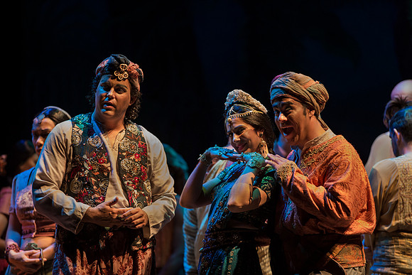 20150226_The_Pearl_Fisher_Act_39C7C3247