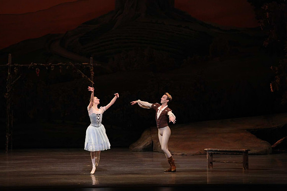 20161020_MCB_Giselle_Act1_DRNN_Arsht_9C7C0195