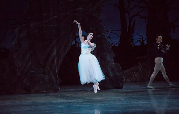 20161022_MCB_Giselle_Act2_2Cast_Tricia_Arsht_73A0070