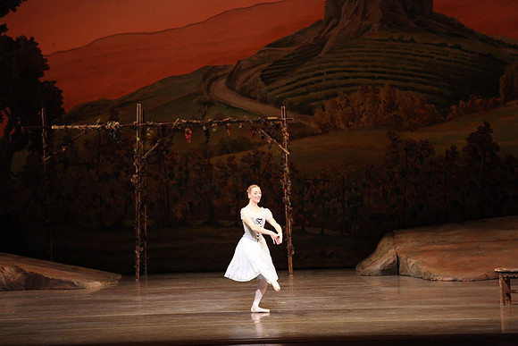 20161020_MCB_Giselle_Act1_DRNN_Arsht_9C7C0160