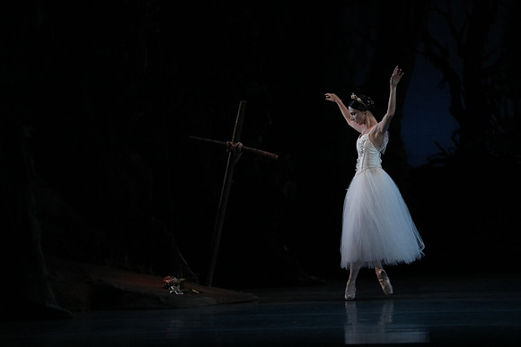 20161020_MCB_Giselle_Act2_DRDA_Arsht_73A6040