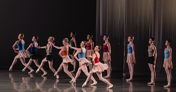 20170113_Glass_Pieces_Akhnaten_PR_MCB_Arsht_73A1657