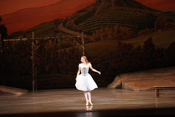 20161020_MCB_Giselle_Act1_DRNN_Arsht_9C7C0148