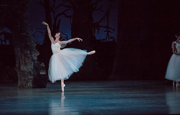 20161022_MCB_Giselle_Act2_2Cast_Tricia_Arsht_73A0160