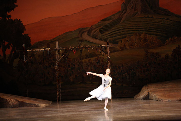 20161020_MCB_Giselle_Act1_DRNN_Arsht_9C7C0152