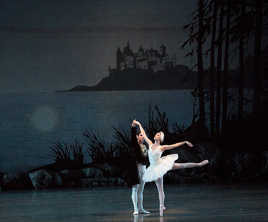 20151025_MCB_Swan_Lake_2Cast_Arsht_Crop_IMG_7784