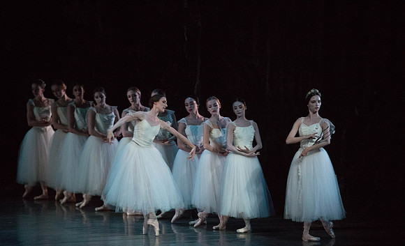 20161022_MCB_Giselle_Act2_2Cast_Tricia_Arsht_73A0919